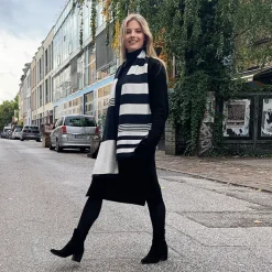 Gewebter Seidenschal Schwarz und Weiß