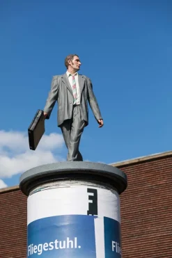 Handbemalte Bronze-Skulptur »Geschäftsmann«