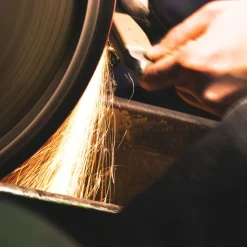 Käsemesser aus Olivenholz