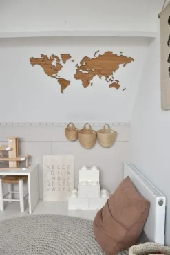 Selbstklebende Weltkarte aus Holz